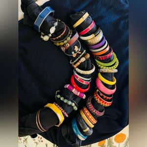 Lot of 40 vintage bracelets/bangles circa 1970-1980’s